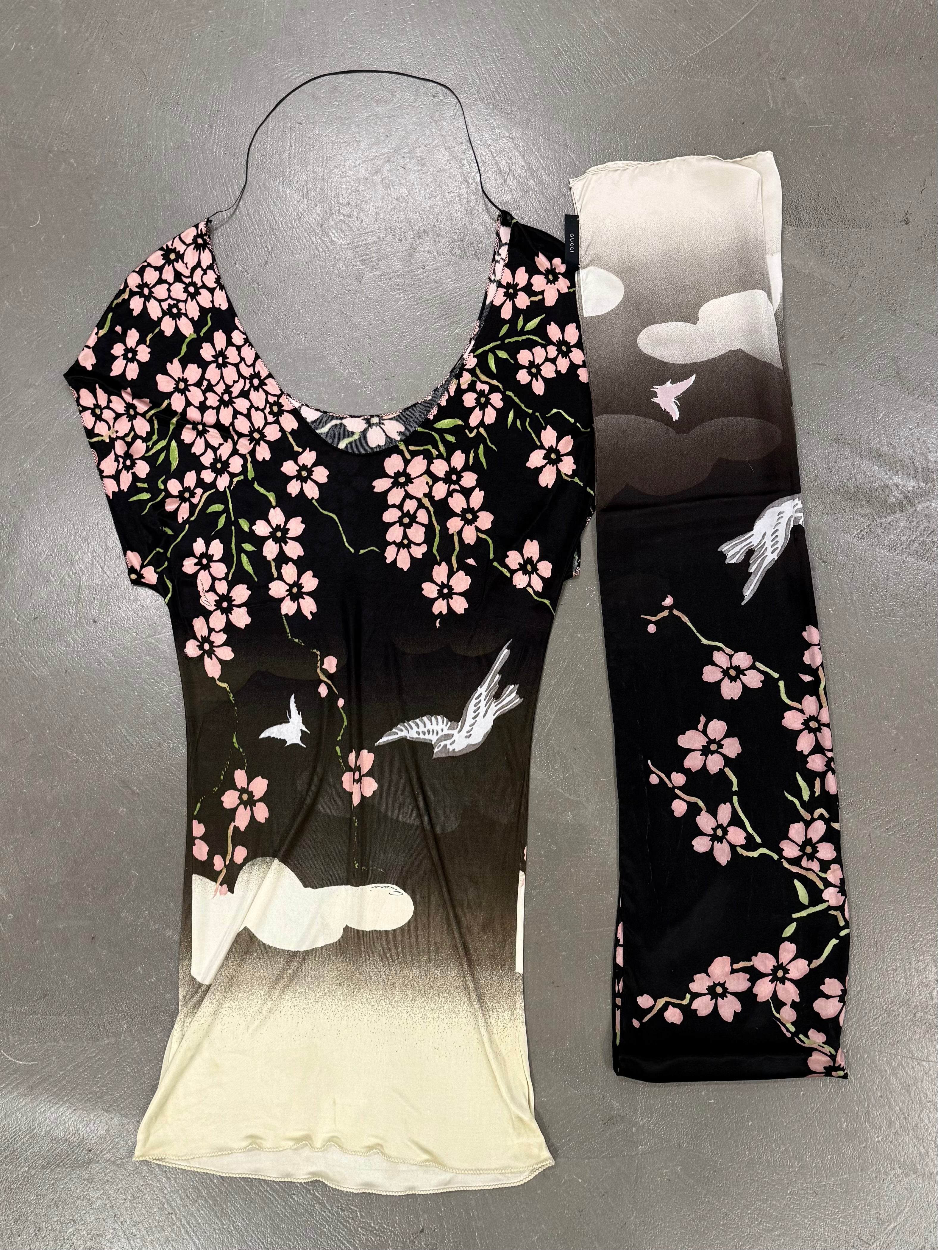 2003SS GUCCI by Tom Ford 和柄刺繍シルクスカーフ 00s S/S2003 Gucci by Tom Ford runway cherry blossom dress with scarf