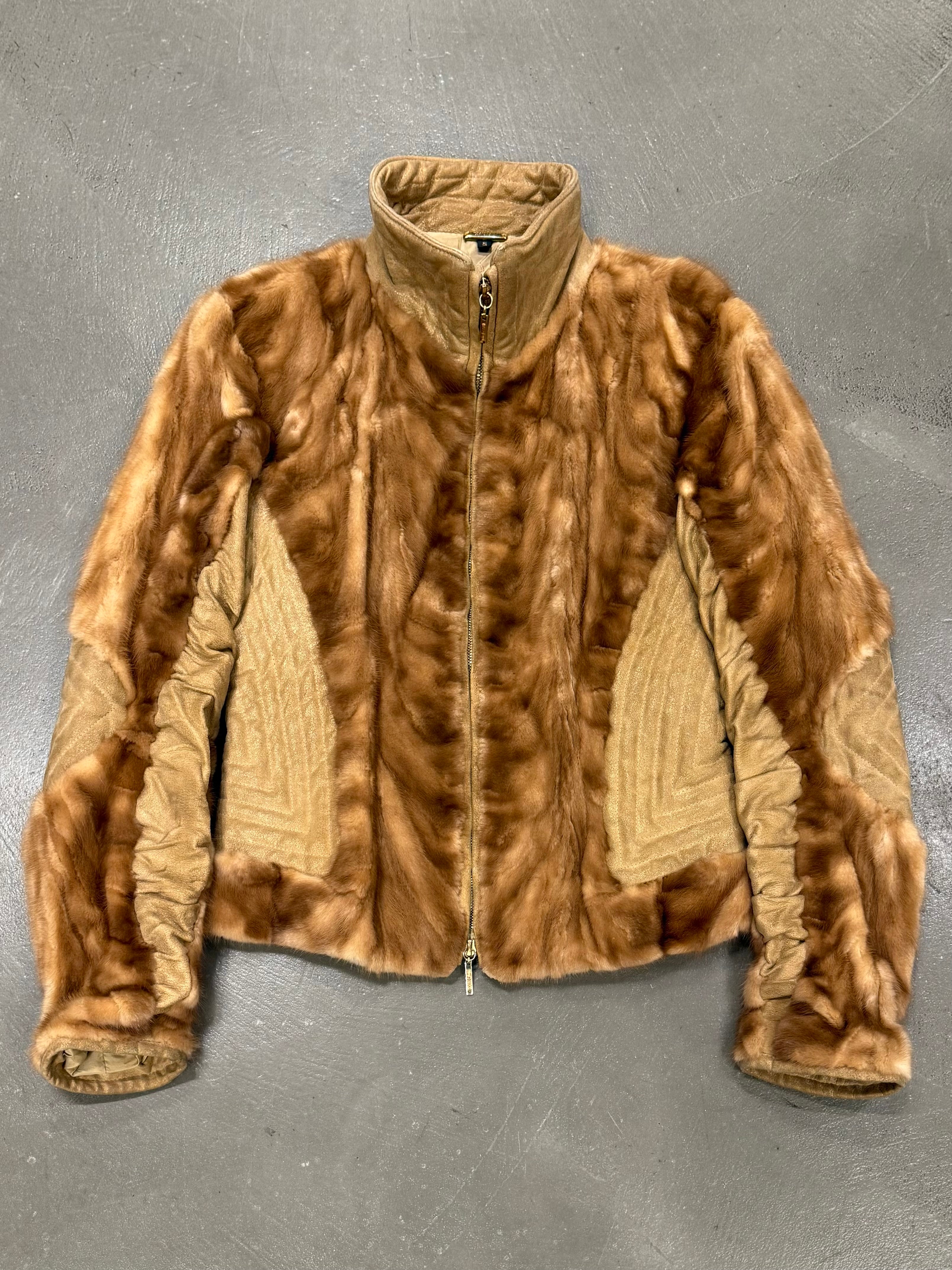 roberto cavalli ベージュシルクダウンジャケット　ミンク毛皮 roberto cavalli ベージュシルクダウンジャケットミンク毛皮