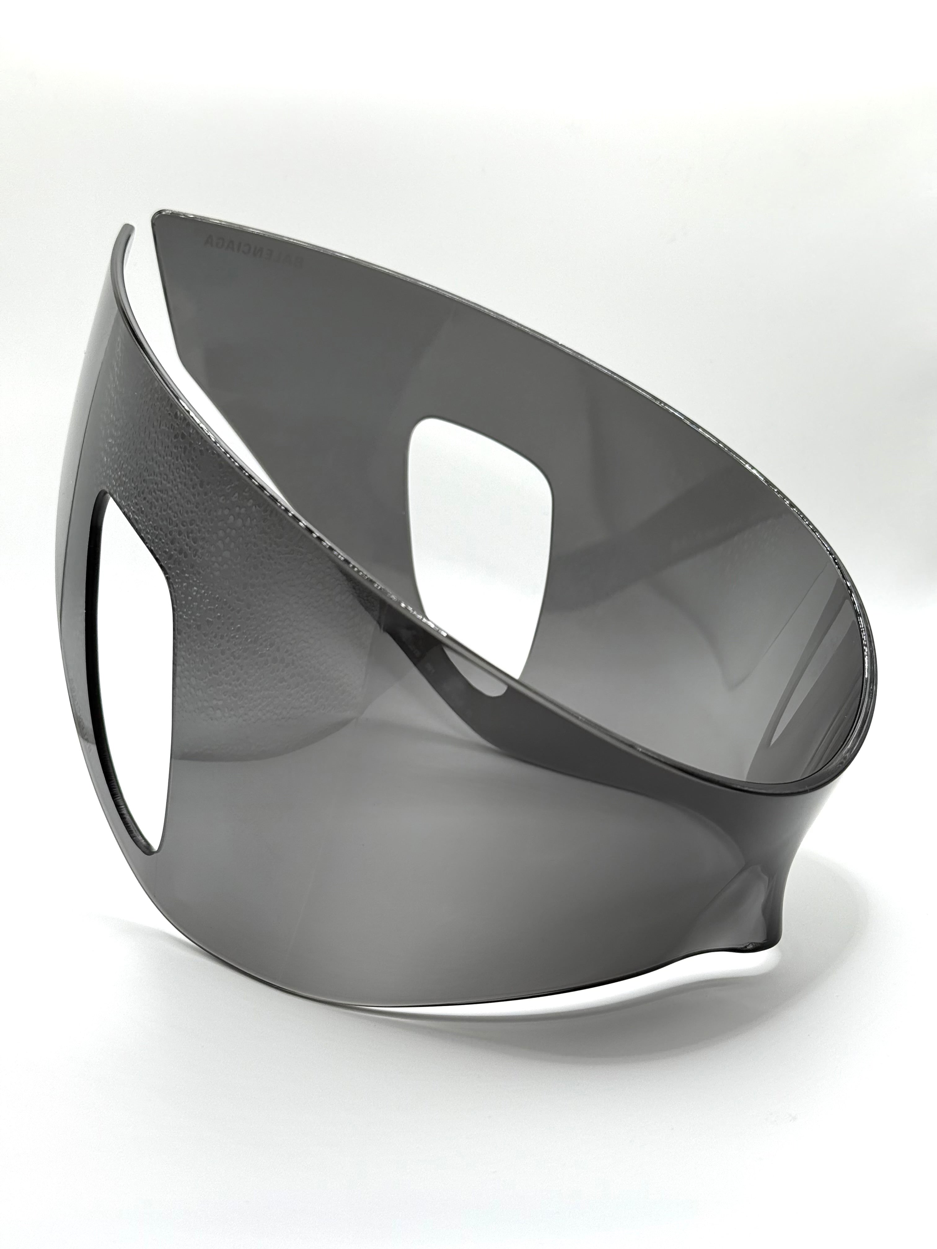 F/W2024 Balenciaga 24/7 runway visor sunglasses display picture 1