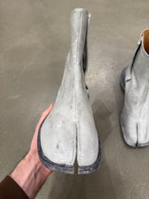 Load image into Gallery viewer, 2018 Maison Margiela painted air heel tabi boots
