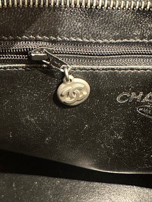 2000-2002 Chanel Caviar leather Medaillon bag