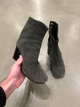 Load image into Gallery viewer, 1990s Maison Margiela Tabi heel boots
