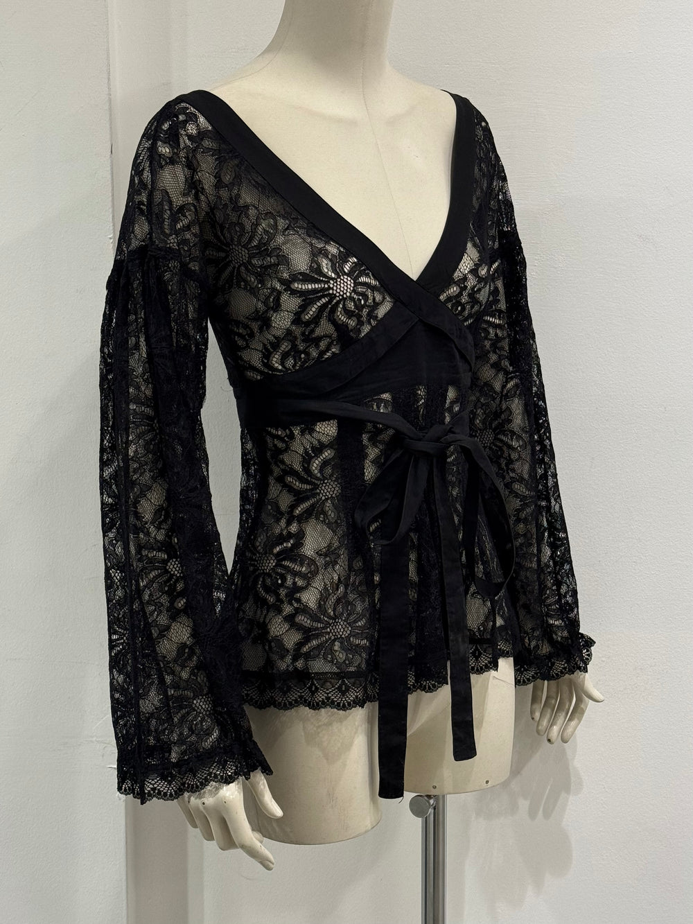 2000s Dolce & Gabbana lace tie-waist floral lace blouse