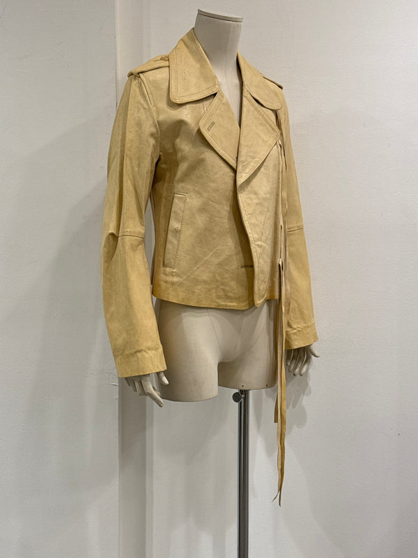 A/W2002 Ann Demeulemeester
leather strap jacket