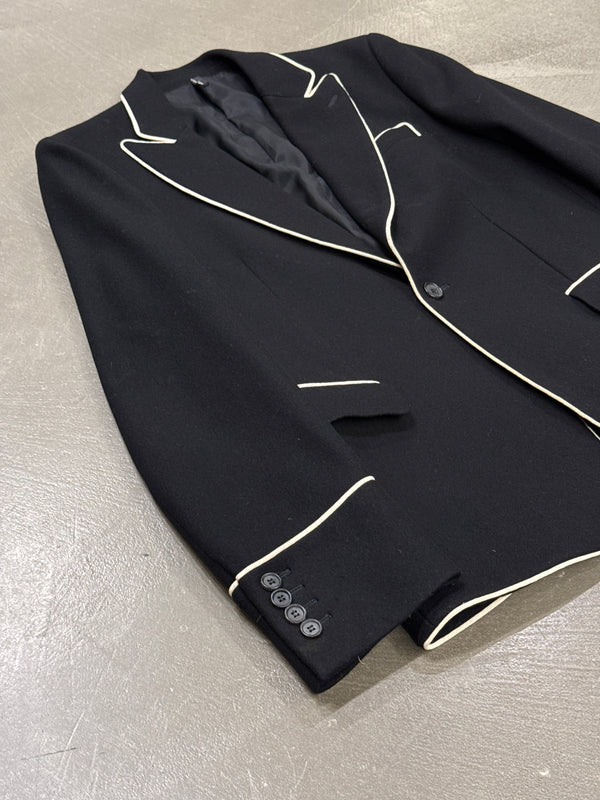 A/W2006 Dior by Hedi Slimane
runway blazer with white contrast piping