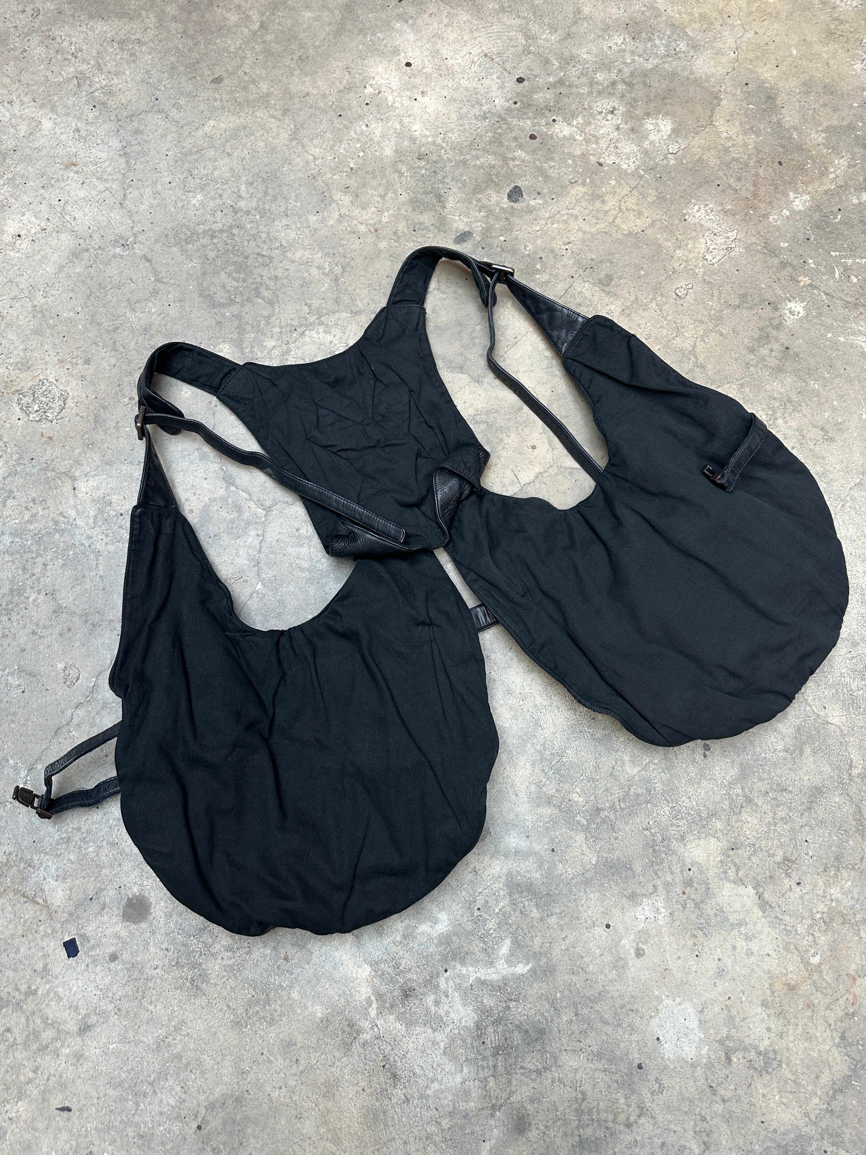 バッグ 90s archive EMPORIO ARMANI Leather Bag 1990s Emporio Armani leather holster cargo vest/bag