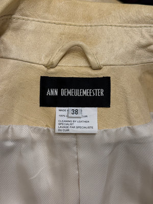A/W2002 Ann Demeulemeester
leather strap jacket
