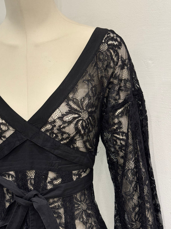 2000s Dolce & Gabbana lace tie-waist floral lace blouse
