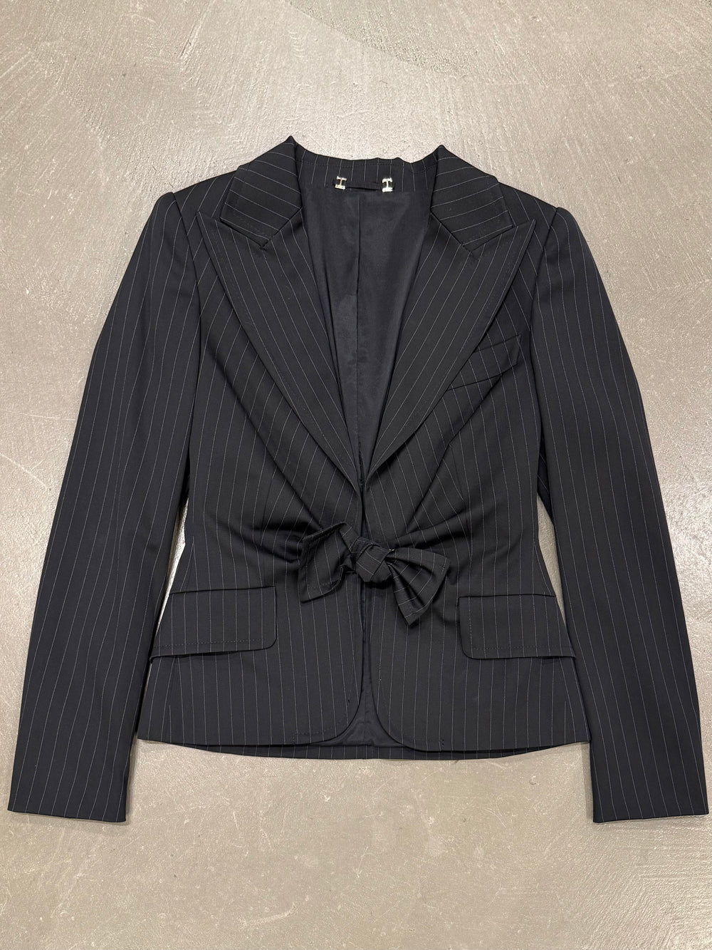 2004 Gucci by Tom Ford pinstripe bow blazer