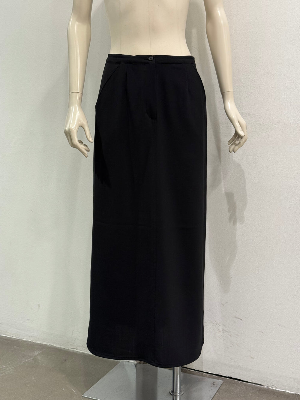 2000s Dolce & Gabbana black minimalist long skirt