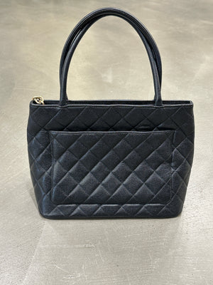 2000-2002 Chanel Caviar Medaillon bag