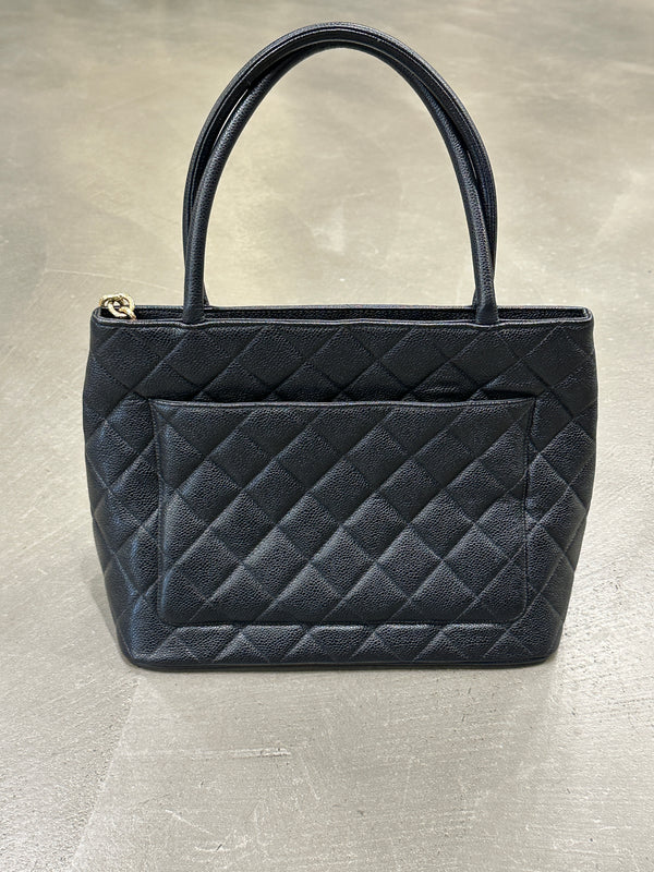 2000-2002 Chanel Caviar Medaillon bag