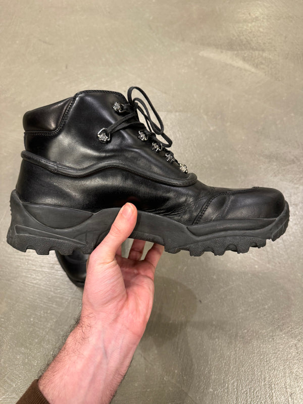 1990s Gianni Versace medusa details leather boots