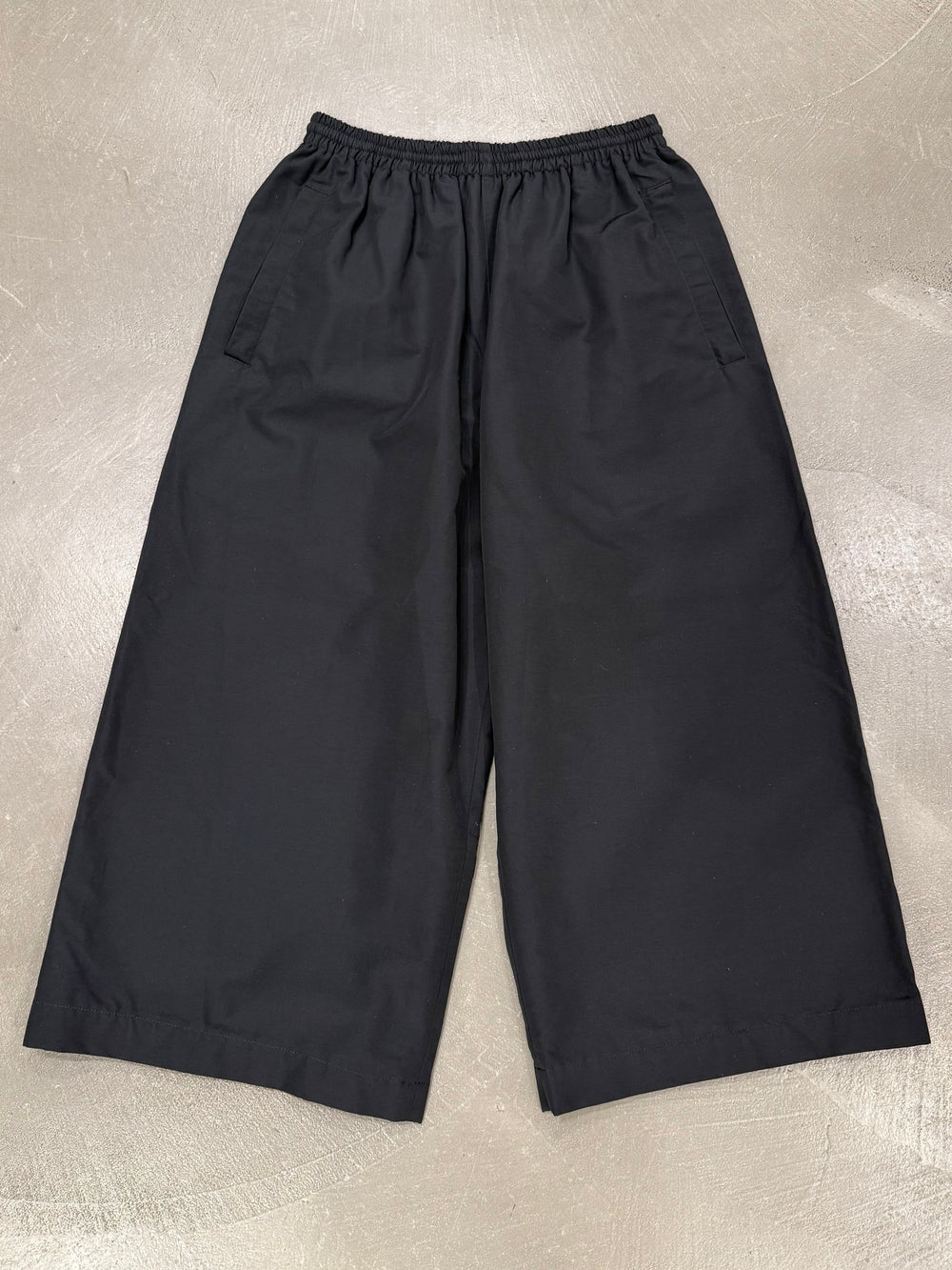 2022 Balenciaga new with tags wide shorts