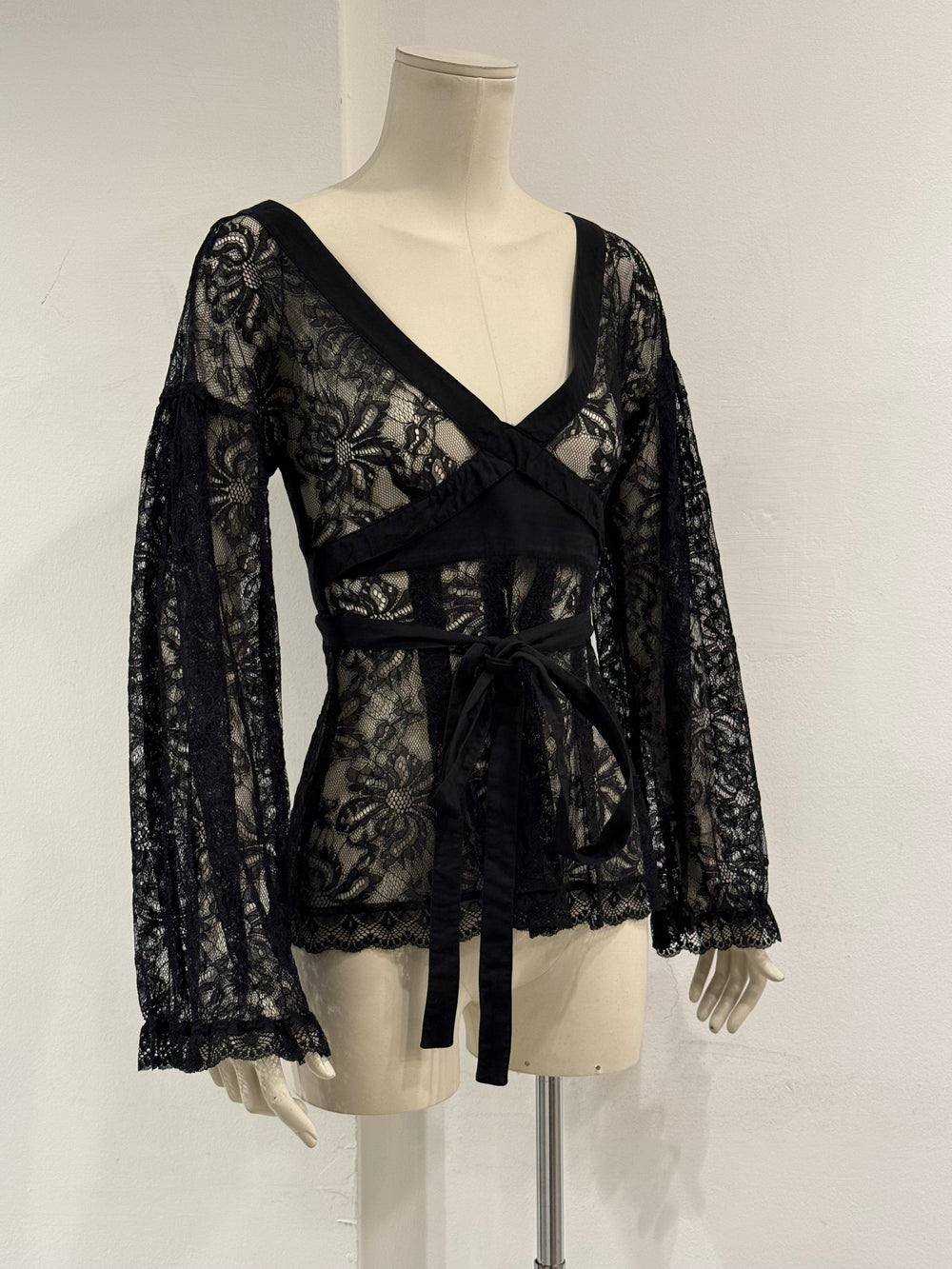 2000s Dolce & Gabbana floral lace bluse