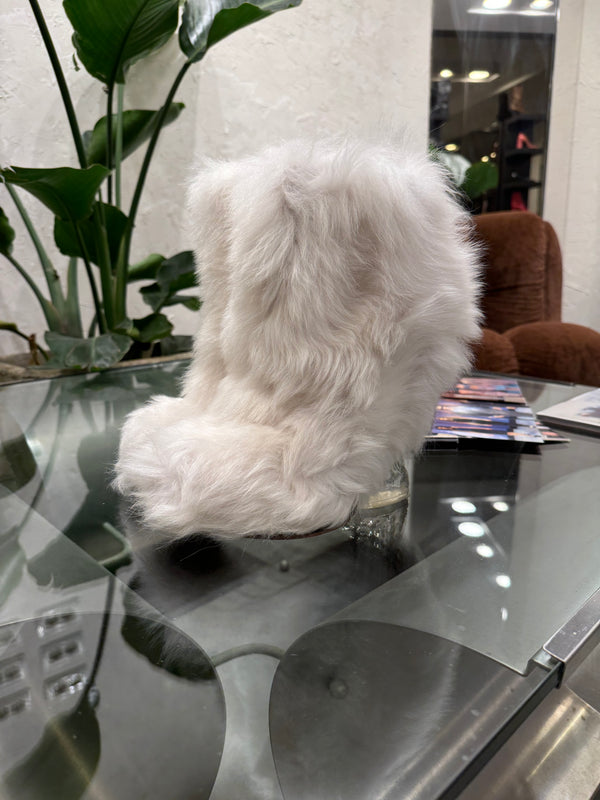 A/W2015 Fendi runway faux fur yeti boots