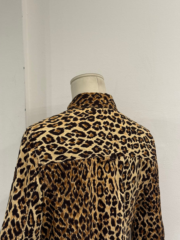 2000s Dolce & Gabbana leopard print shirt