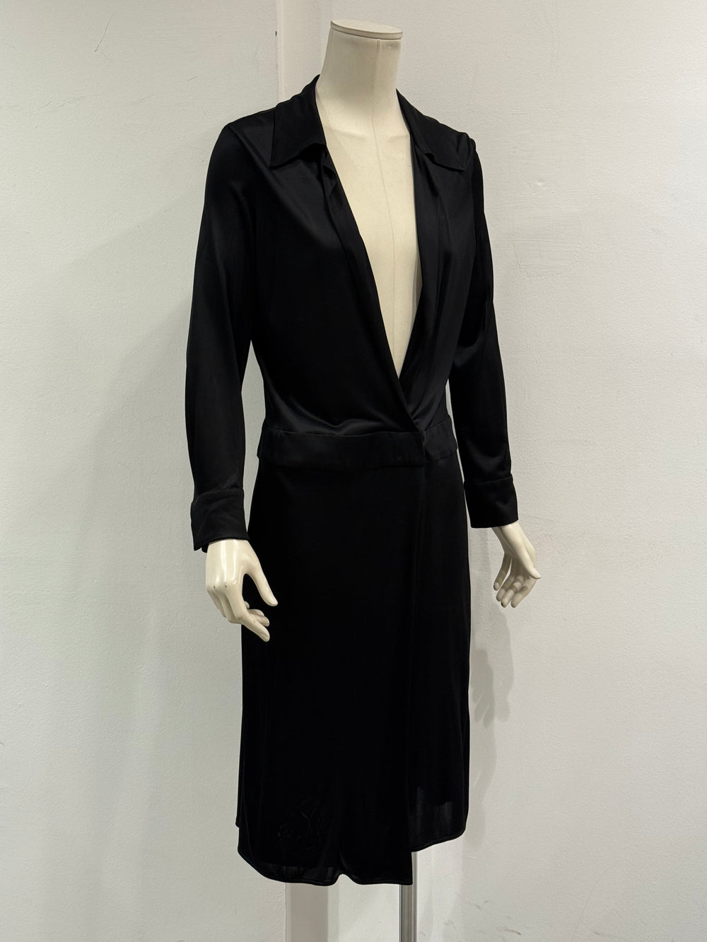 2000s Gucci by Tom Ford long sleeve wrap dress