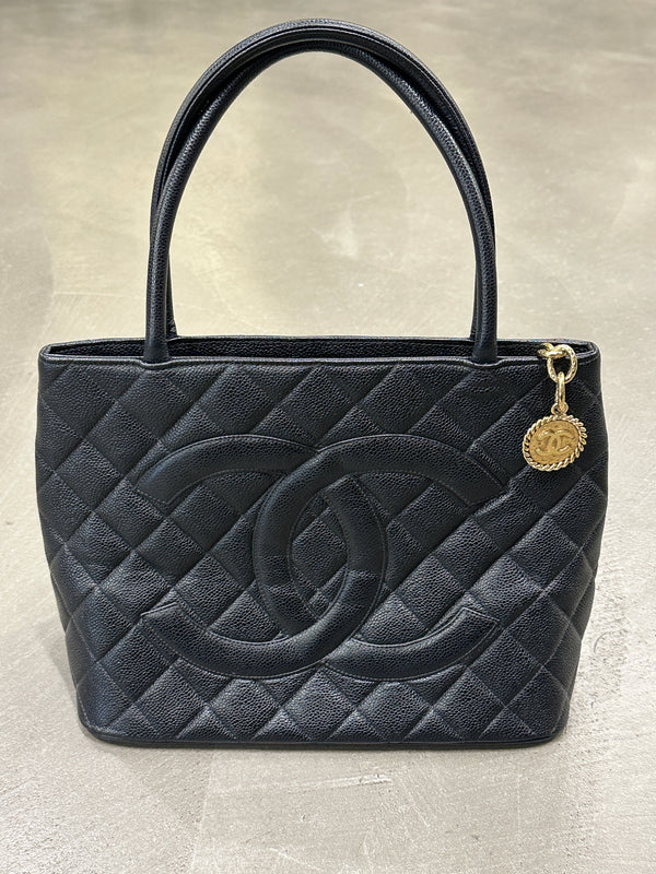2000-2002 Chanel Caviar Medaillon bag