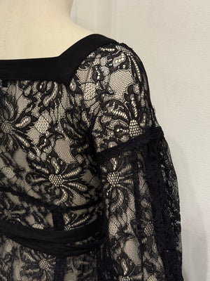 2000s Dolce & Gabbana lace tie-waist floral lace blouse