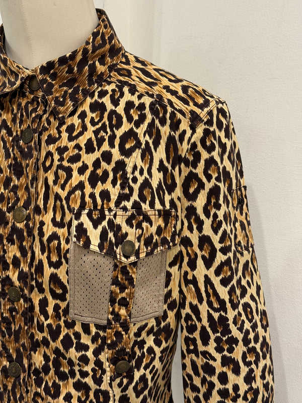 2000s Dolce & Gabbana leopard print shirt