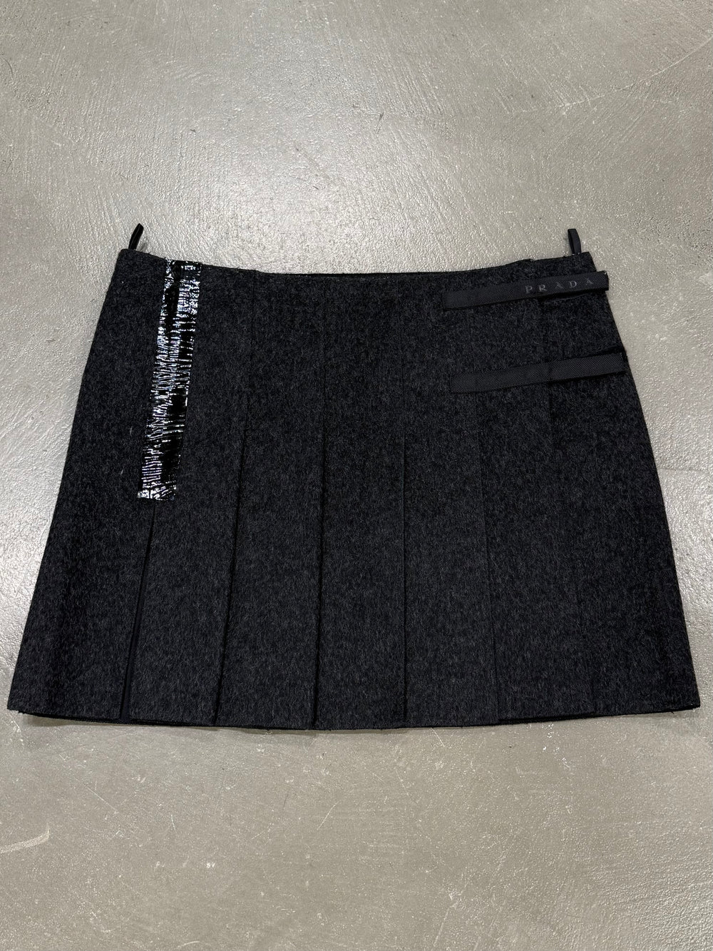 2007 Prada bondage mini pleated wool skirt