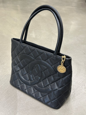 2000-2002 Chanel Caviar Medaillon bag