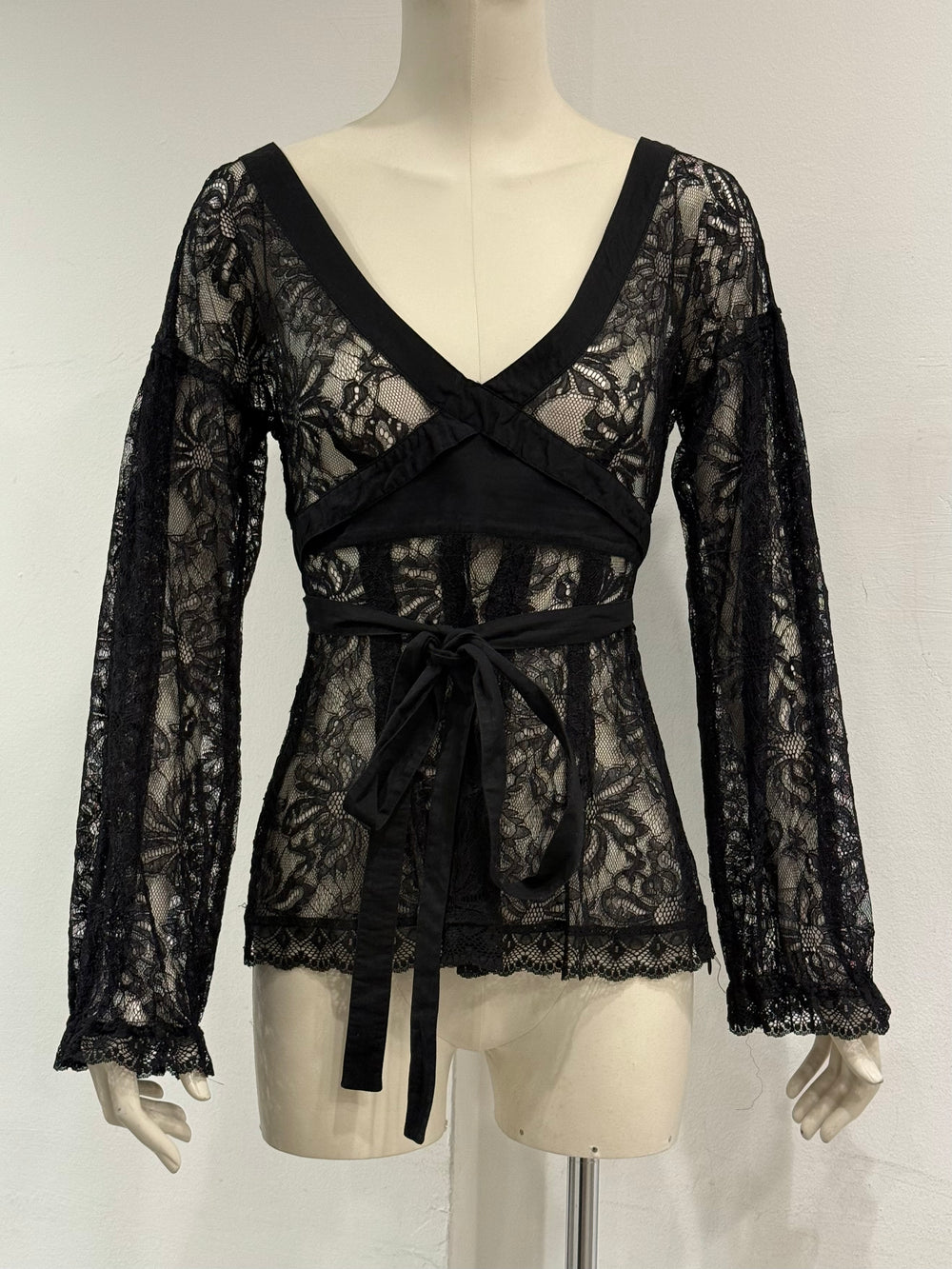2000s Dolce & Gabbana floral lace bluse