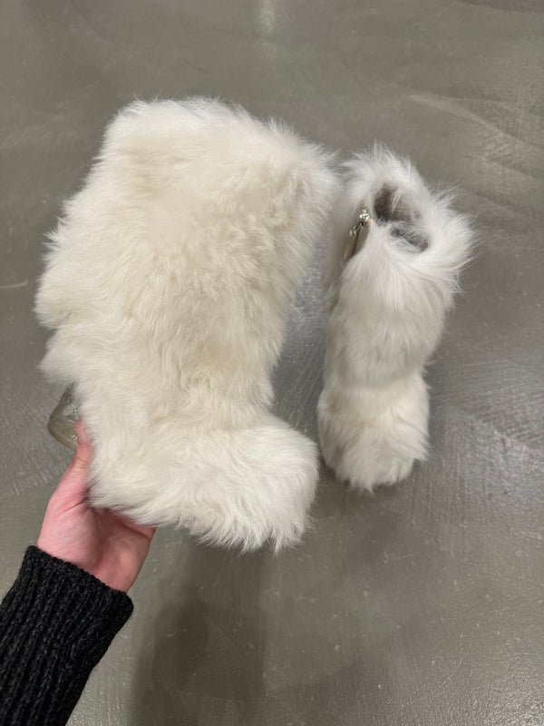 A/W2015 Fendi runway faux fur yeti boots