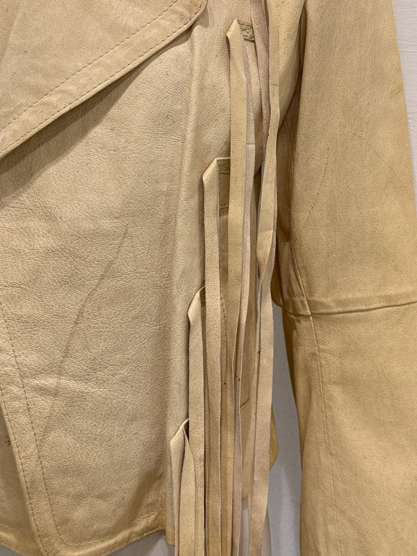 A/W2002 Ann Demeulemeester
leather strap jacket