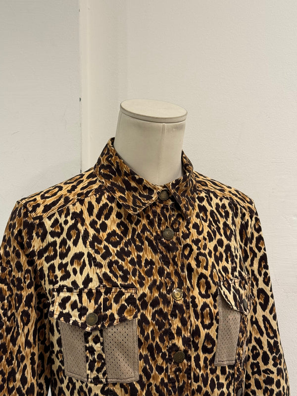 2000s Dolce & Gabbana leopard print shirt