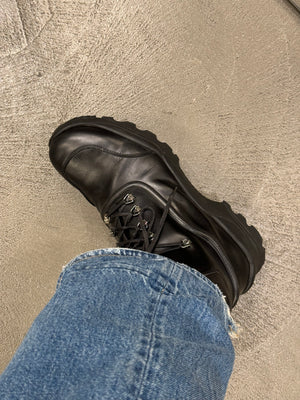 1990s Gianni Versace medusa details leather boots