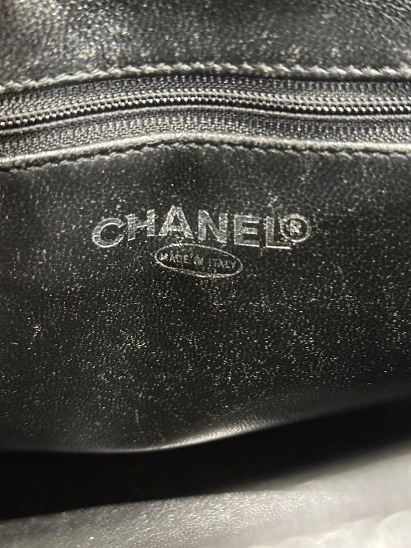 2000-2002 Chanel Caviar leather Medaillon bag