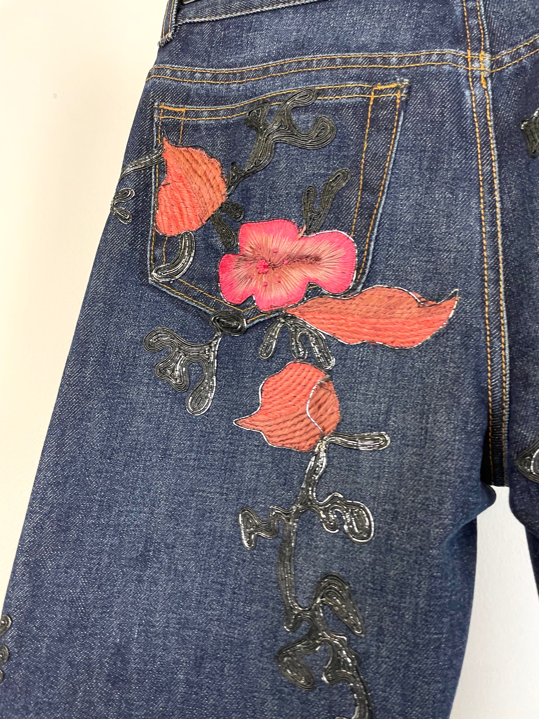 AW1999 Gucci by Tom Ford floral embroidered denim – elevated AW1999 Gucci by Tom Ford floral embroidered denim – elevated