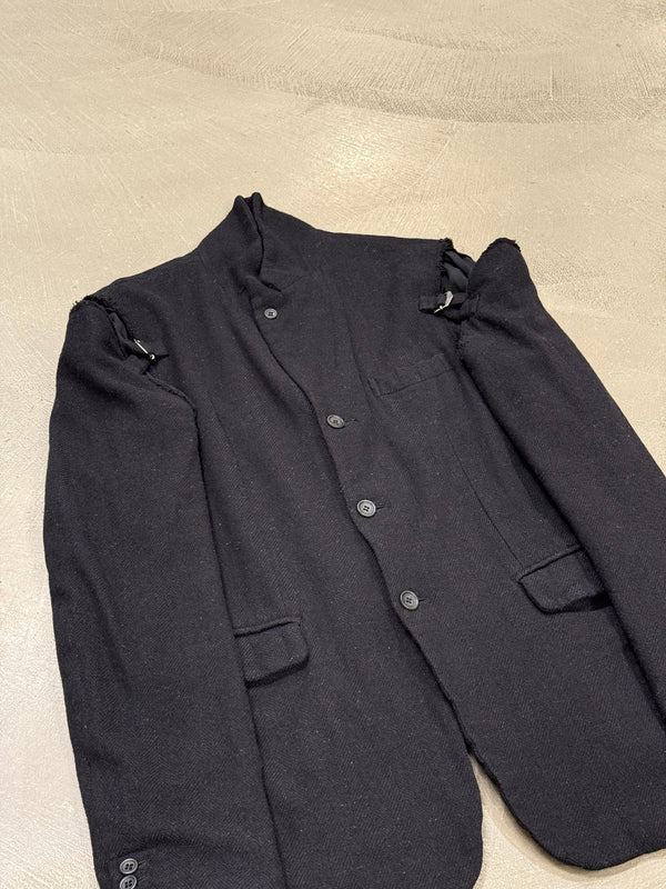 2023 Comme des Garçons cut-out open shoulders buckel blazer