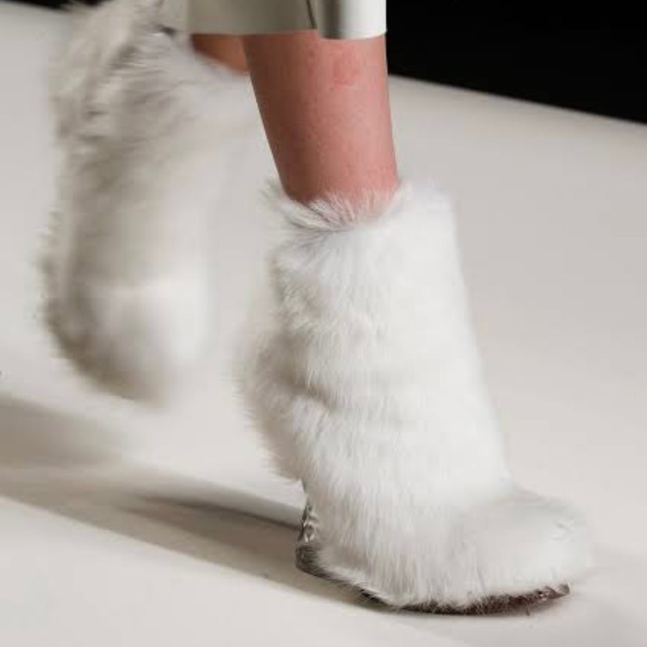 A/W2015 Fendi runway faux fur yeti boots