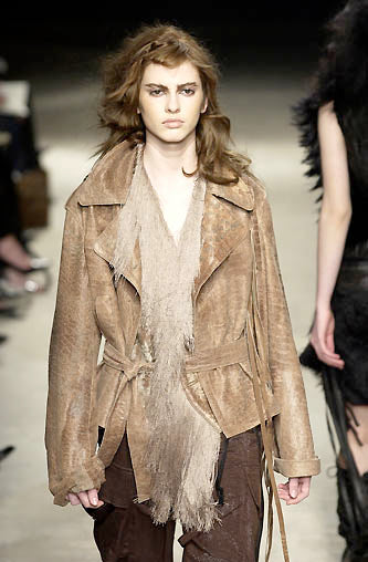 A/W2002 Ann Demeulemeester
leather strap jacket