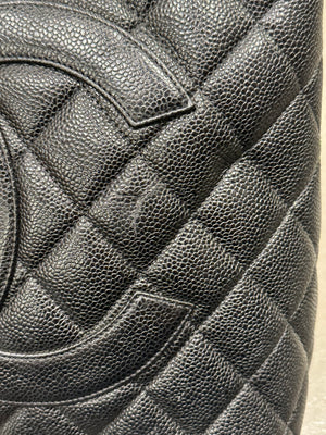 2000-2002 Chanel Caviar leather Medaillon bag