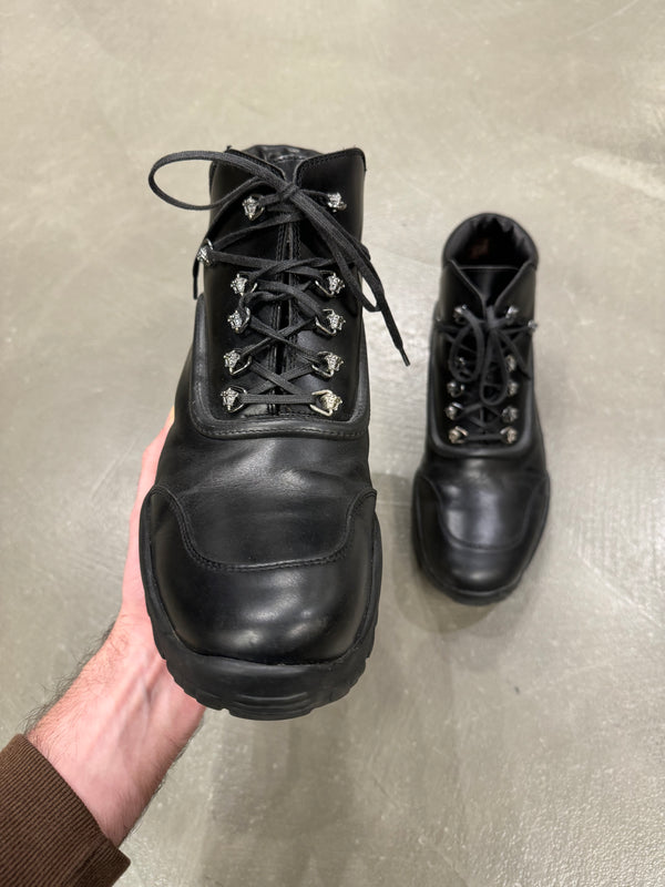 1990s Gianni Versace medusa details leather boots