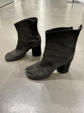 Load image into Gallery viewer, 1990s Maison Margiela Tabi heel boots
