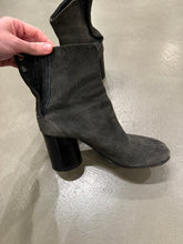 Load image into Gallery viewer, 1990s Maison Margiela Tabi heel boots
