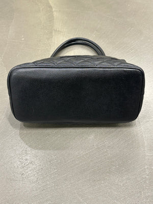 2000-2002 Chanel Caviar leather Medaillon bag