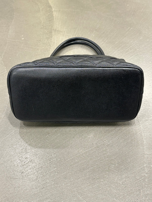 2000-2002 Chanel Caviar leather Medaillon bag