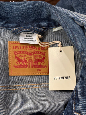 A/W2018 Vetements x Levi’s oversized double layer denim vest