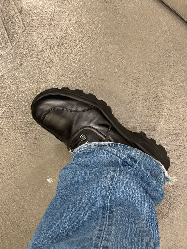 1990s Gianni Versace medusa details leather boots