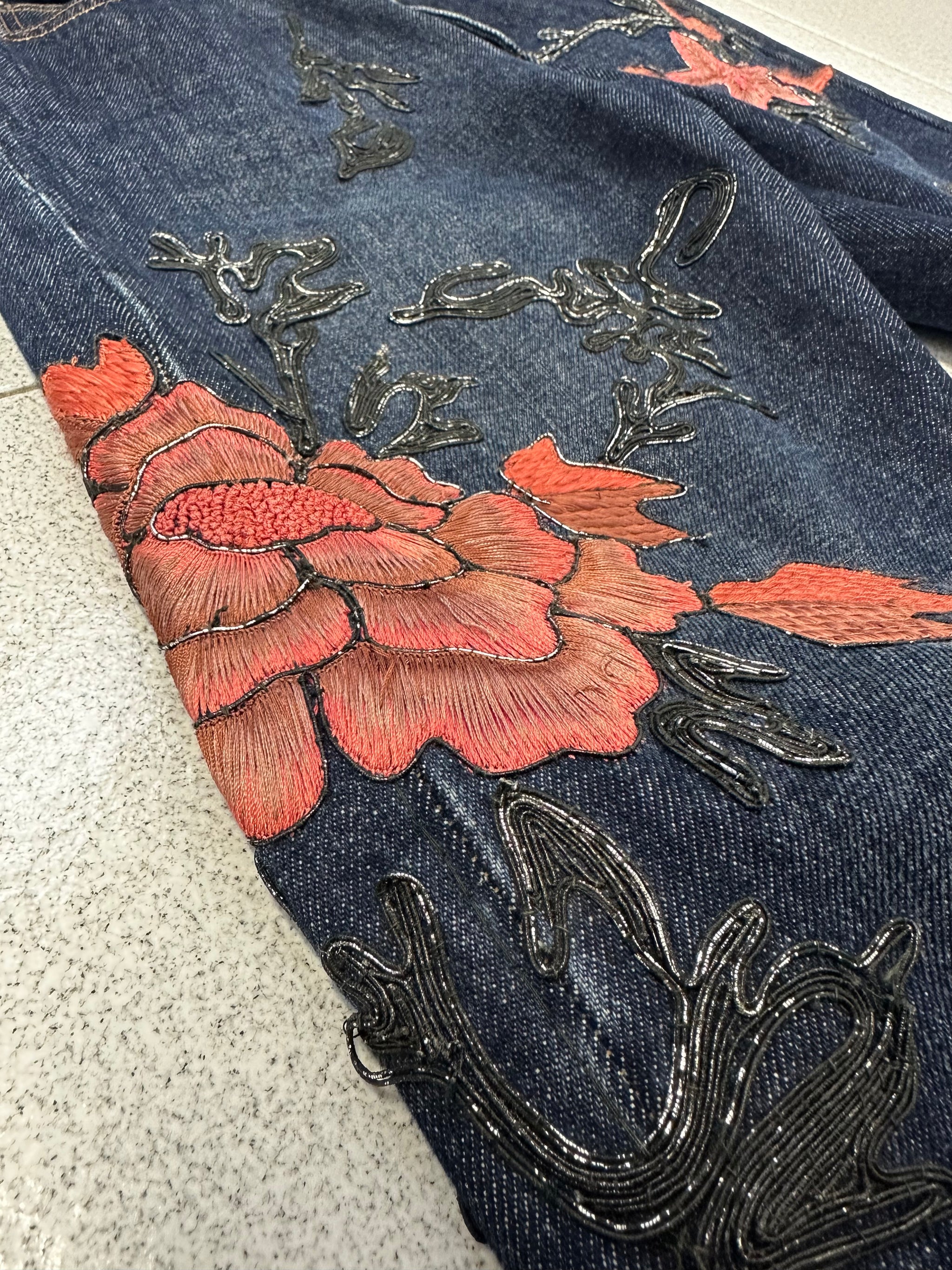 AW1999 Gucci by Tom Ford floral embroidered denim – elevated archives