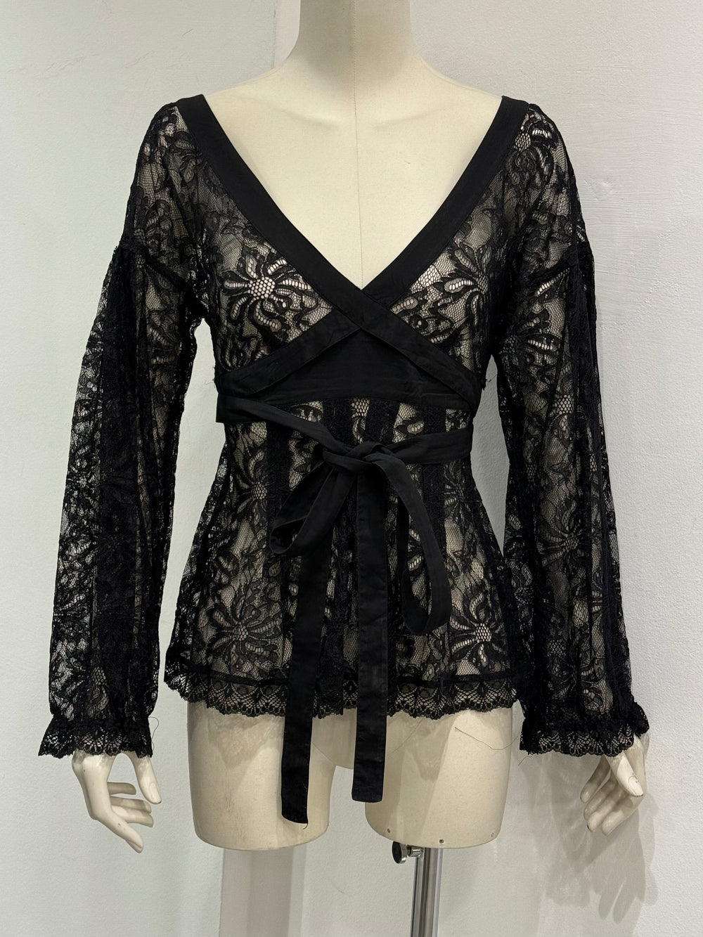 2000s Dolce & Gabbana lace tie-waist floral lace blouse