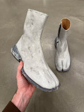 Load image into Gallery viewer, 2018 Maison Margiela painted air heel tabi boots
