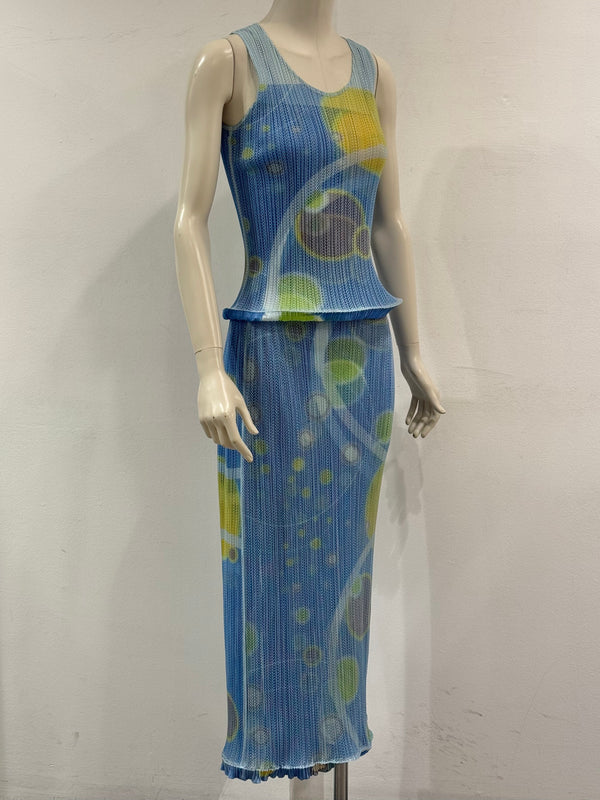 S/S2011 Issey Miyake “pleats please” cosmos print