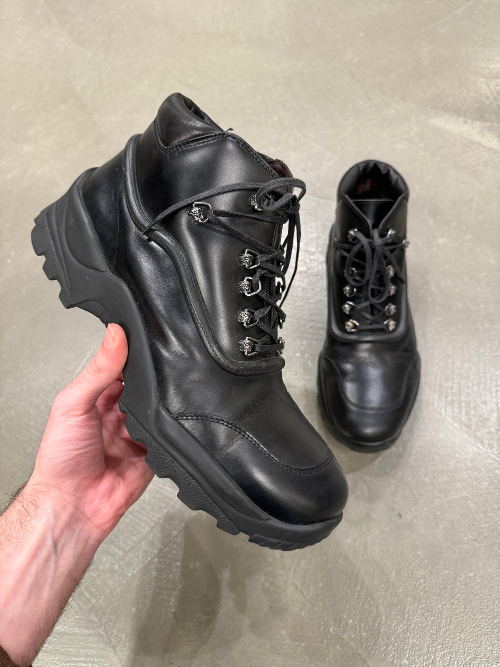 1990s Gianni Versace medusa details leather boots